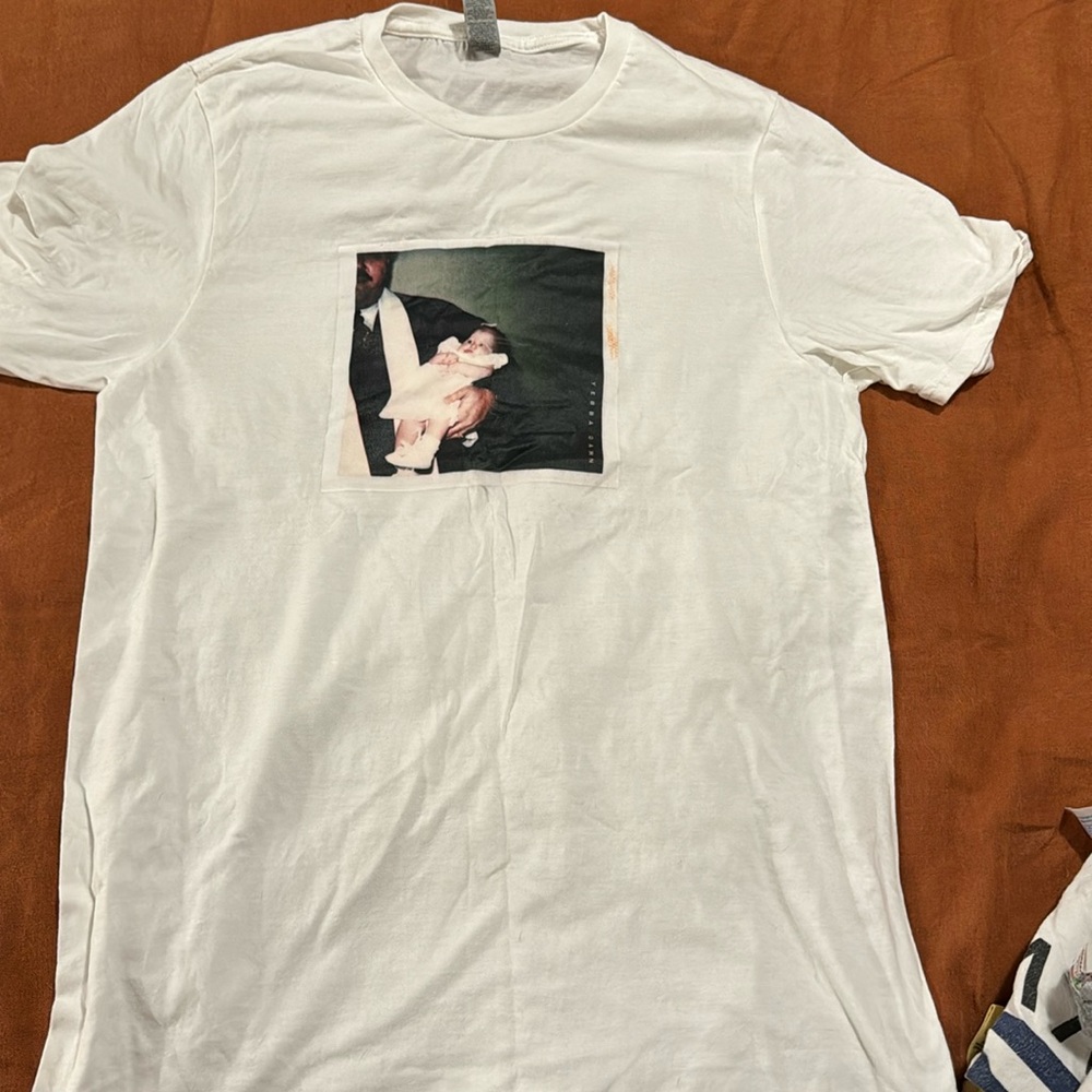 Yebba Dawn Concert T size small